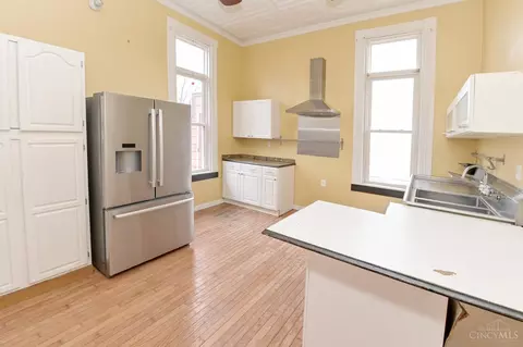 Kitchen - 4255 Eighth St, Cincinnati, OH 45205 photo 1 of 4
