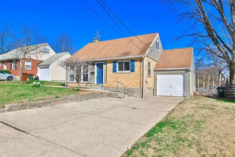 1186 Hempstead Dr, Cincinnati, OH 45231 photo 2