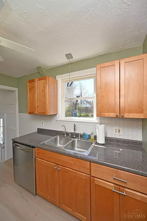 Kitchen - 6757 Siebern Ave, Silverton, OH 45236 photo 3 of 4