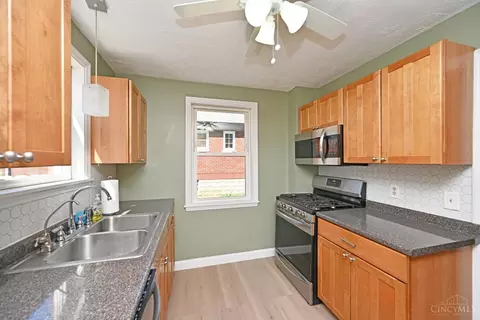 Kitchen - 6757 Siebern Ave, Silverton, OH 45236 photo 2 of 4