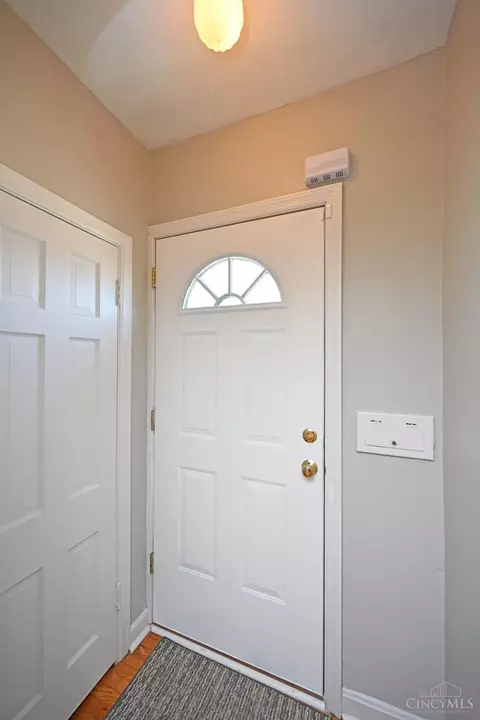 Entry Way - 6757 Siebern Ave, Silverton, OH 45236 photo 1 of 2