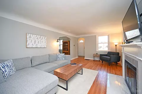 Living - 6757 Siebern Ave, Silverton, OH 45236 photo 4 of 6