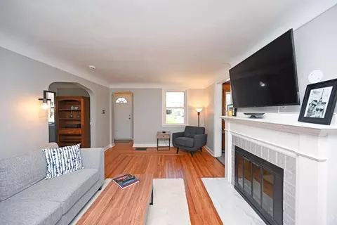 Living - 6757 Siebern Ave, Silverton, OH 45236 photo 5 of 6