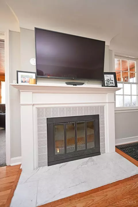 Living - 6757 Siebern Ave, Silverton, OH 45236 photo 6 of 6
