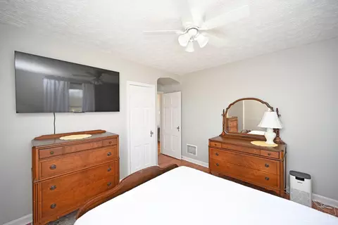 Bedroom - 6757 Siebern Ave, Silverton, OH 45236 photo 3 of 5