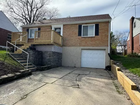 581 Greenwell Ave, Cincinnati, OH 45238
