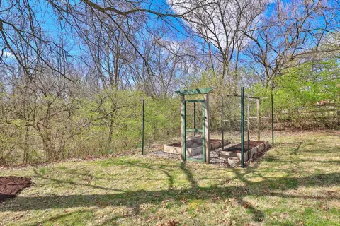 Exterior - 2683 Ebenezer Rd, Cincinnati, OH 45233 photo 13 of 14