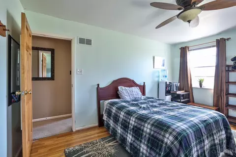 Bedroom - 2683 Ebenezer Rd, Cincinnati, OH 45233 photo 6 of 8