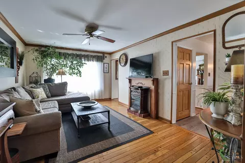 Living - 2683 Ebenezer Rd, Cincinnati, OH 45233 photo 2 of 7
