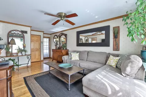Living - 2683 Ebenezer Rd, Cincinnati, OH 45233 photo 4 of 7