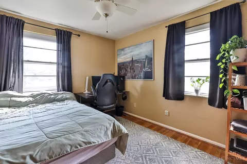 Bedroom - 2683 Ebenezer Rd, Cincinnati, OH 45233 photo 7 of 8
