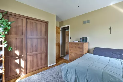 Bedroom - 2683 Ebenezer Rd, Cincinnati, OH 45233 photo 8 of 8