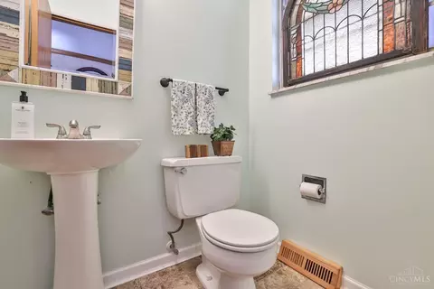 Bath - 2683 Ebenezer Rd, Cincinnati, OH 45233 photo 2 of 4