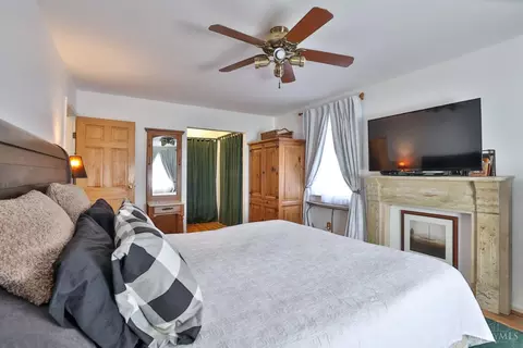 Bedroom - 2683 Ebenezer Rd, Cincinnati, OH 45233 photo 2 of 8