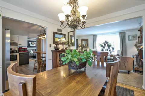 Dining - 2683 Ebenezer Rd, Cincinnati, OH 45233 photo 4 of 5