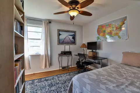 Bedroom - 2683 Ebenezer Rd, Cincinnati, OH 45233 photo 3 of 8