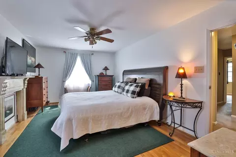 Bedroom - 2683 Ebenezer Rd, Cincinnati, OH 45233 photo 1 of 8