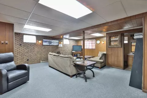 Living - 2683 Ebenezer Rd, Cincinnati, OH 45233 photo 5 of 7
