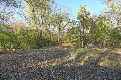 Exterior - 8633 Mockingbird Ln, Cincinnati, OH 45231 photo 4 of 5