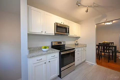 Kitchen - 8633 Mockingbird Ln, Cincinnati, OH 45231 photo 6 of 6
