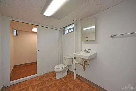 Bath - 8633 Mockingbird Ln, Cincinnati, OH 45231 photo 2 of 2