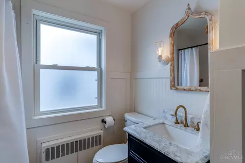 Bath - 6267 Crestview Pl, Cincinnati, OH 45230 photo 1 of 3
