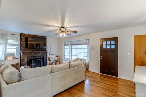 Living - 6267 Crestview Pl, Cincinnati, OH 45230 photo 2 of 6