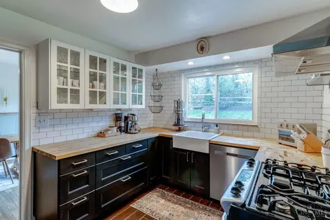 Kitchen - 6267 Crestview Pl, Cincinnati, OH 45230 photo 2 of 4