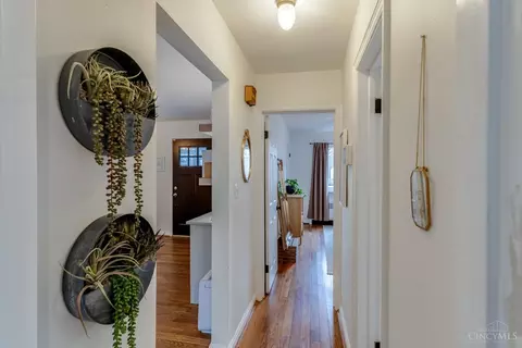 Entry Way - 6267 Crestview Pl, Cincinnati, OH 45230 photo 1 of 3