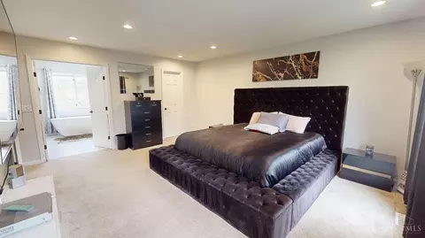 Bedroom - 10568 Stablehand Dr, Cincinnati, OH 45242 photo 2 of 7