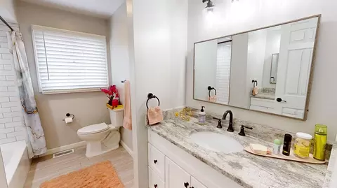 Bath - 10568 Stablehand Dr, Cincinnati, OH 45242 photo 6 of 7