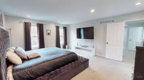 Bedroom - 10568 Stablehand Dr, Cincinnati, OH 45242 photo 3 of 7