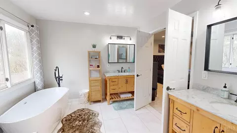 Bath - 10568 Stablehand Dr, Cincinnati, OH 45242 photo 4 of 7