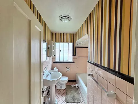 Bath - 4141 Pillars Dr, Cincinnati, OH 45209 photo 1 of 2