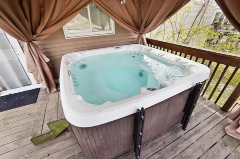 Exterior - 9775 Kismet Ct, Cincinnati, OH 45231 photo 7 of 12