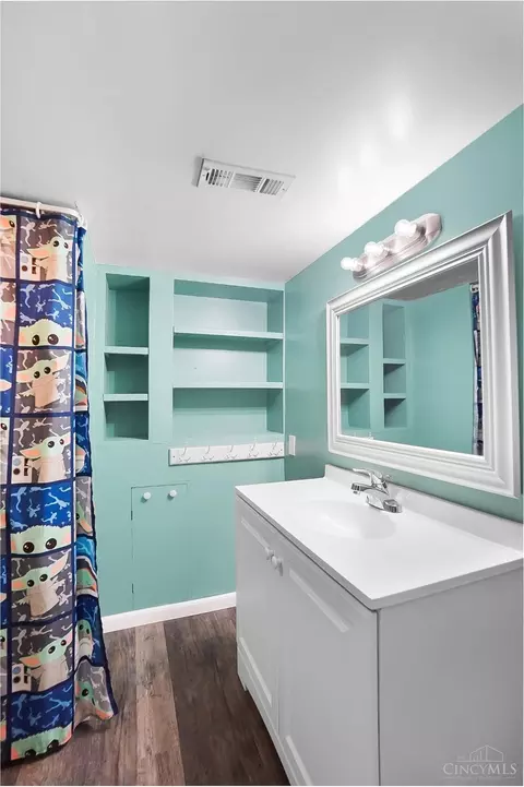 Bath - 9775 Kismet Ct, Cincinnati, OH 45231 photo 4 of 4