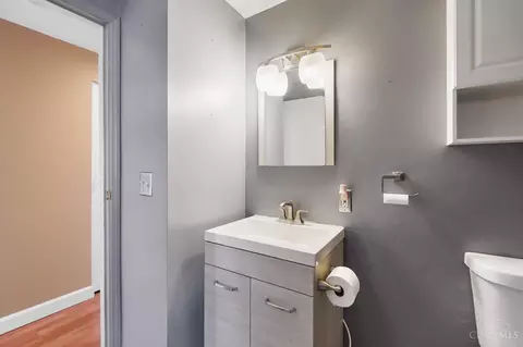 Bath - 9775 Kismet Ct, Cincinnati, OH 45231 photo 1 of 4