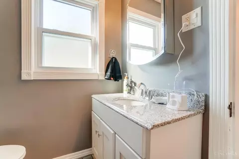 Bath - 306 Progress Ave, Hamilton, OH 45013 photo 2 of 2