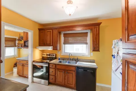 Kitchen - 306 Progress Ave, Hamilton, OH 45013 photo 1 of 4