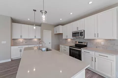 Kitchen - 1287 Trailhead Pl, Harrison, OH 45030 photo 3 of 6