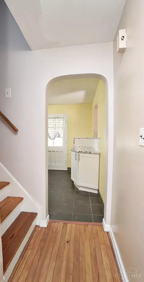 Entry Way - 8258 Wicklow Ave, Cincinnati, OH 45236 photo 1 of 2