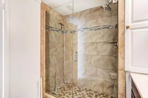 Bath - 1031 Celestial, Cincinnati, OH 45202 photo 4 of 4