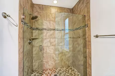Bath - 1031 Celestial, Cincinnati, OH 45202 photo 2 of 4