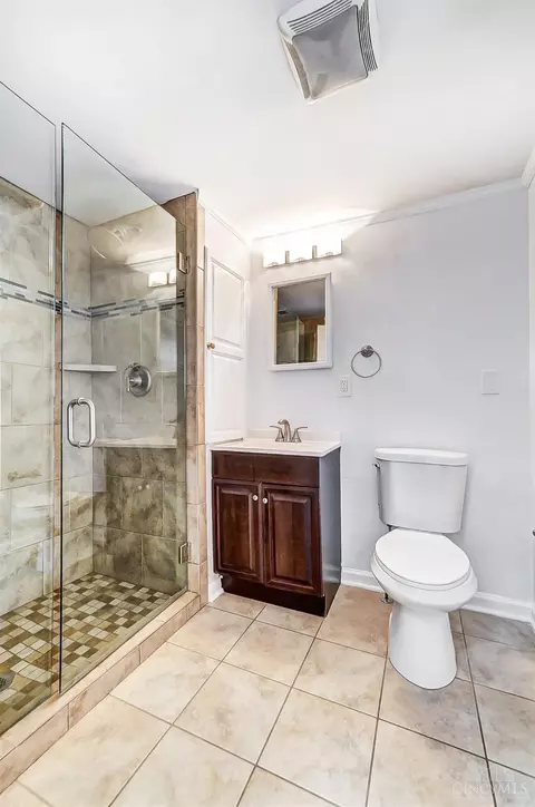 Bath - 1031 Celestial, Cincinnati, OH 45202 photo 3 of 4