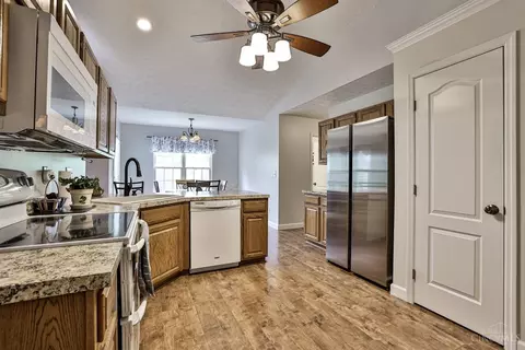 Kitchen - 606 Linn Ct, Monroe, OH 45050 photo 3 of 4