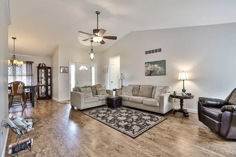 Living - 606 Linn Ct, Monroe, OH 45050 photo 2 of 3