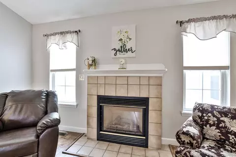 Living - 606 Linn Ct, Monroe, OH 45050 photo 3 of 3