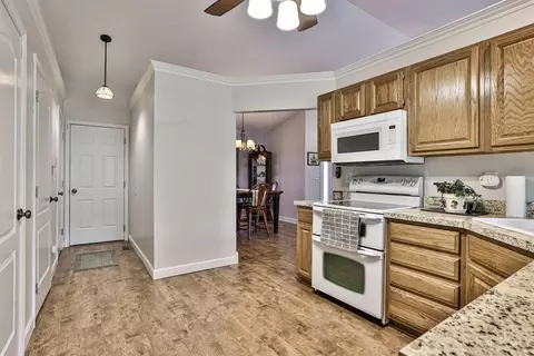Kitchen - 606 Linn Ct, Monroe, OH 45050 photo 2 of 4