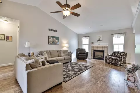 Living - 606 Linn Ct, Monroe, OH 45050 photo 1 of 3