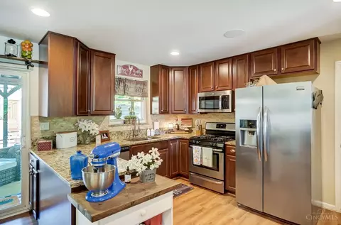 Kitchen - 6432 Hillside Ave, Cincinnati, OH 45233 photo 2 of 5
